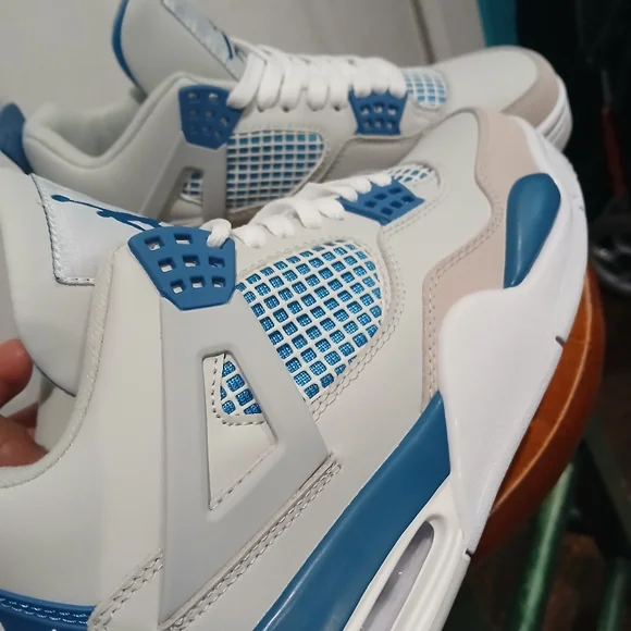 Air Jordan 4 Retro - Picture 3 of 6